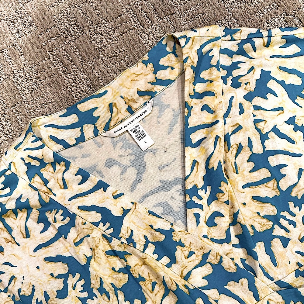 Diane von Furstenberg 100% silk wrap dress